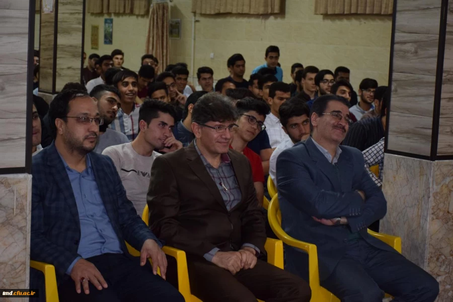 به همت اعضای شورای صنفی برگزار شد :
جشن باشکوه روز دانشجو و تجلیل از دانشجویان برتر 2