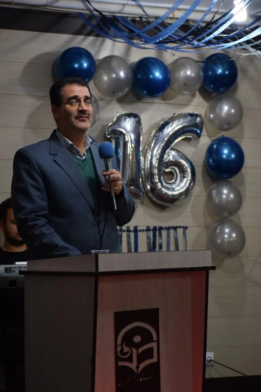 به همت اعضای شورای صنفی برگزار شد :
جشن باشکوه روز دانشجو و تجلیل از دانشجویان برتر 3