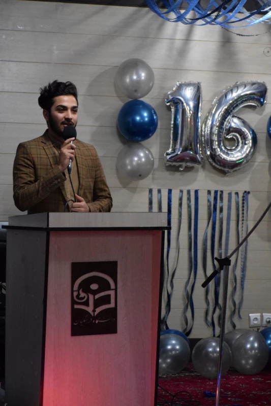 به همت اعضای شورای صنفی برگزار شد :
جشن باشکوه روز دانشجو و تجلیل از دانشجویان برتر 6