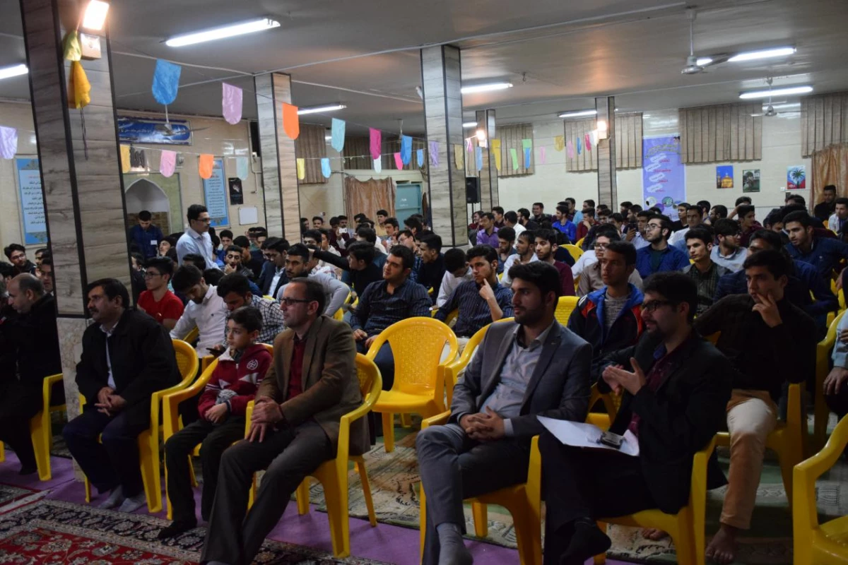 به همت اعضای شورای صنفی برگزار شد :
جشن باشکوه روز دانشجو و تجلیل از دانشجویان برتر 8
