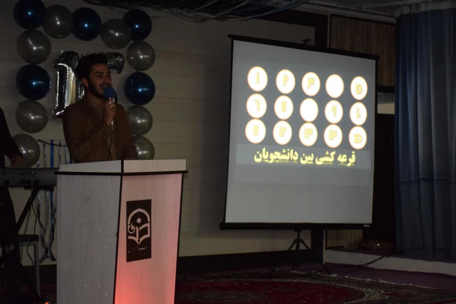 به همت اعضای شورای صنفی برگزار شد :
جشن باشکوه روز دانشجو و تجلیل از دانشجویان برتر 10