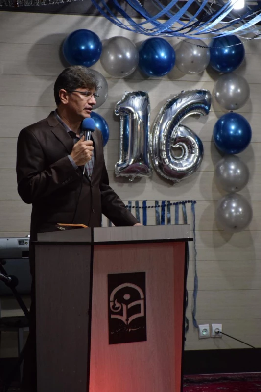 به همت اعضای شورای صنفی برگزار شد :
جشن باشکوه روز دانشجو و تجلیل از دانشجویان برتر 11