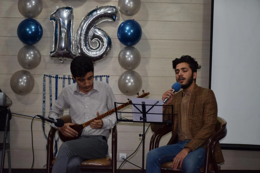 به همت اعضای شورای صنفی برگزار شد :
جشن باشکوه روز دانشجو و تجلیل از دانشجویان برتر 12