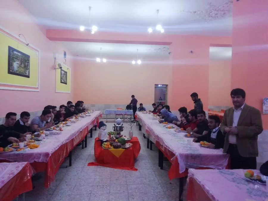 در آخرین شب پاییز و اولین شب زمستان و در جمع گرم دانشجویان انجام شد : 
دورهمی شب یلدا  در سرای دانشجویی دانشگاه فرهنگیان واحد دانشور نیشابور  4