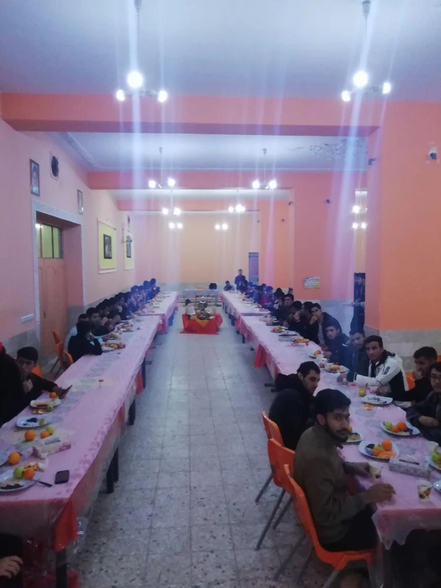 در آخرین شب پاییز و اولین شب زمستان و در جمع گرم دانشجویان انجام شد : 
دورهمی شب یلدا  در سرای دانشجویی دانشگاه فرهنگیان واحد دانشور نیشابور  5