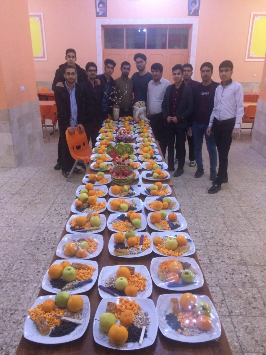 در آخرین شب پاییز و اولین شب زمستان و در جمع گرم دانشجویان انجام شد : 
دورهمی شب یلدا  در سرای دانشجویی دانشگاه فرهنگیان واحد دانشور نیشابور  16