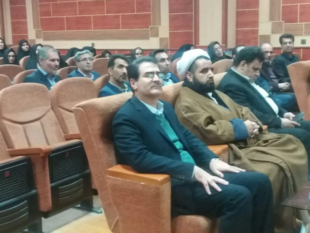 با حضور دانشجویان و اساتید واحد دانشور برگزار شد : 
همایش هفته پژوهش و تجلیل از پژوهشگران برتر آموزش و پرورش منطقه میان جلگه نیشابور  4