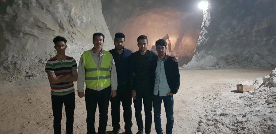 بمناسبت هفته سراهای دانشجویی و هفته سرآمدی آموزش برگزار شد : 
بازدید علمی دانشجویان از معادن فیروزه و نمک شهرستان نیشابور 2