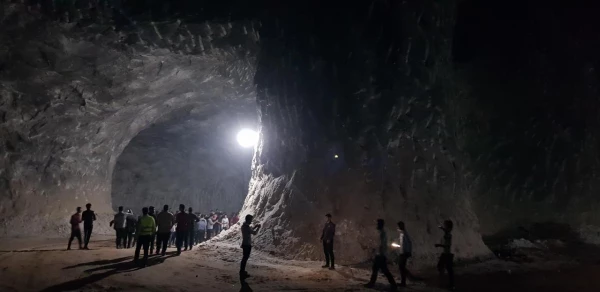 بمناسبت هفته سراهای دانشجویی و هفته سرآمدی آموزش برگزار شد : 
بازدید علمی دانشجویان از معادن فیروزه و نمک شهرستان نیشابور 4