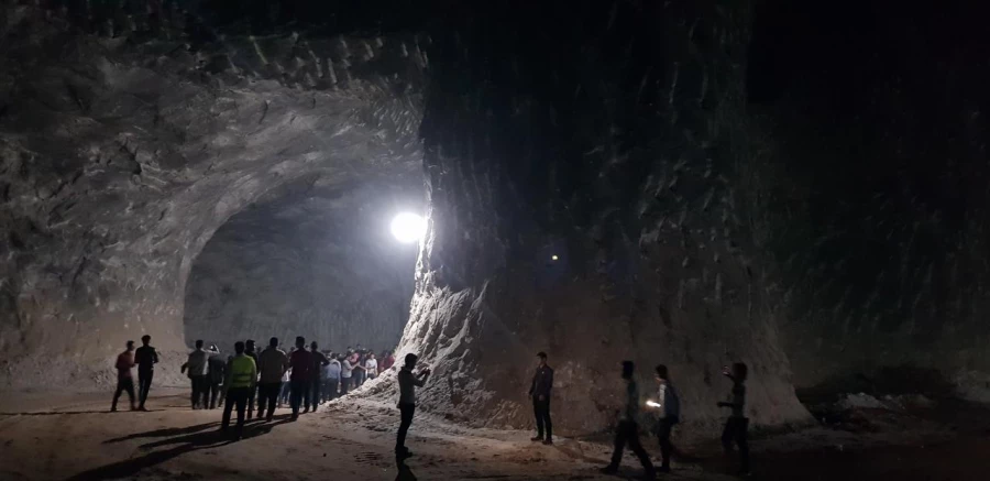 بمناسبت هفته سراهای دانشجویی و هفته سرآمدی آموزش برگزار شد : 
بازدید علمی دانشجویان از معادن فیروزه و نمک شهرستان نیشابور 4