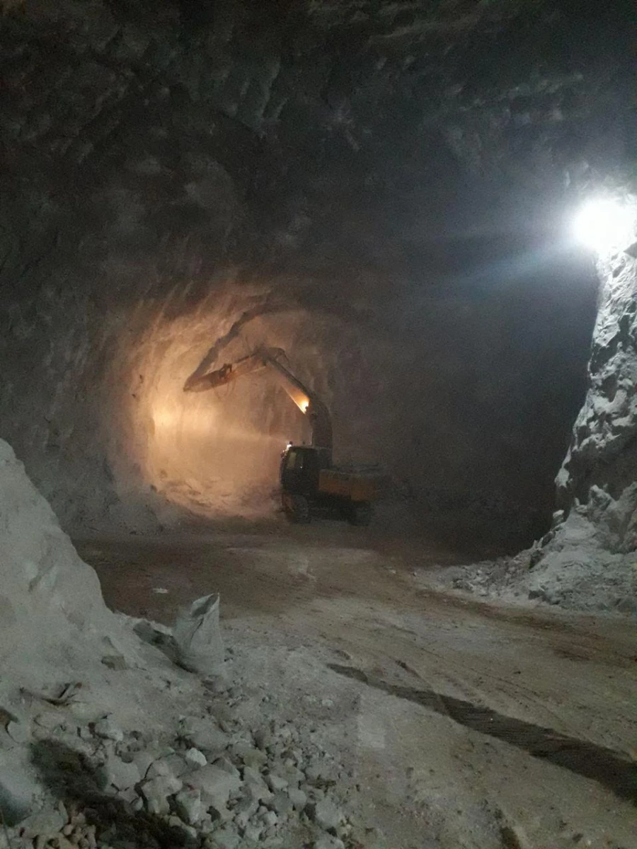 بمناسبت هفته سراهای دانشجویی و هفته سرآمدی آموزش برگزار شد : 
بازدید علمی دانشجویان از معادن فیروزه و نمک شهرستان نیشابور 12