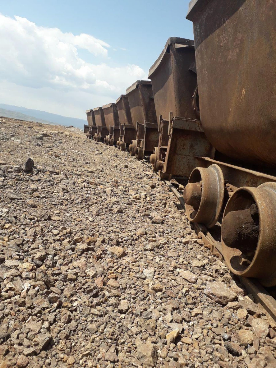 بمناسبت هفته سراهای دانشجویی و هفته سرآمدی آموزش برگزار شد : 
بازدید علمی دانشجویان از معادن فیروزه و نمک شهرستان نیشابور 14