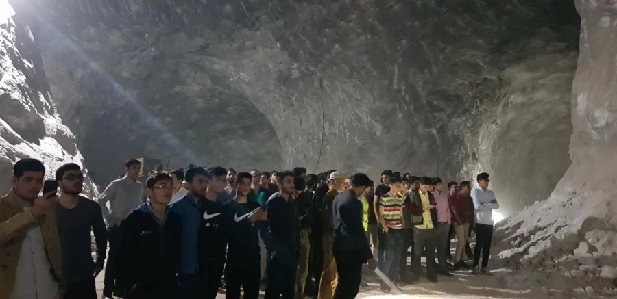 بمناسبت هفته سراهای دانشجویی و هفته سرآمدی آموزش برگزار شد : 
بازدید علمی دانشجویان از معادن فیروزه و نمک شهرستان نیشابور 15