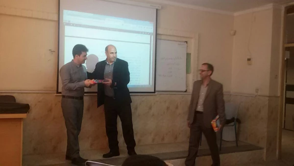 همزمان با روز روانشناس و مشاور برگزار شد : 
تجلیل از دو نفر اساتید مشاوره  و روانشناسی واحد دانشور 2