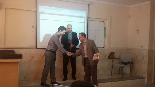 همزمان با روز روانشناس و مشاور برگزار شد : 
تجلیل از دو نفر اساتید مشاوره  و روانشناسی واحد دانشور 4