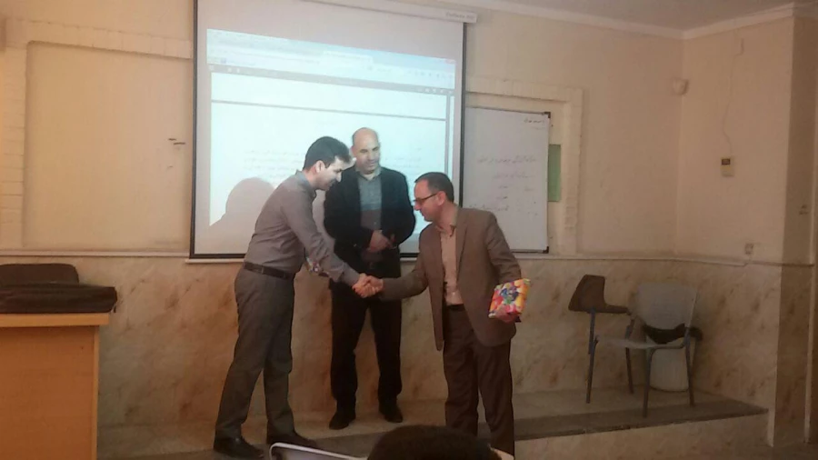 همزمان با روز روانشناس و مشاور برگزار شد : 
تجلیل از دو نفر اساتید مشاوره  و روانشناسی واحد دانشور 4