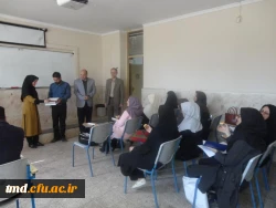 همزمان با هفته سرآمدی آموزش و بزرگداشت مقام معلمان انجام شد : 
حضور در کلاسهای درس و اهدای گل و شیرینی به دانشجویان  و اساتید 3