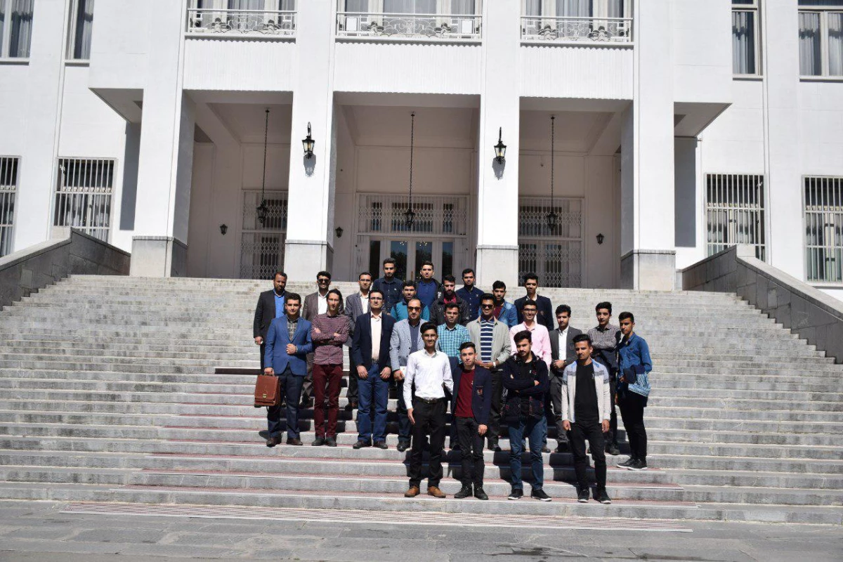 همزمان با هفته سرآمدی آموزش برگزار شد : 
اردوی دانشجویان جهت بازدید از نمایشگاه کتاب تهران 8