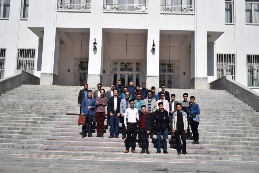 همزمان با هفته سرآمدی آموزش برگزار شد : 
اردوی دانشجویان جهت بازدید از نمایشگاه کتاب تهران 8