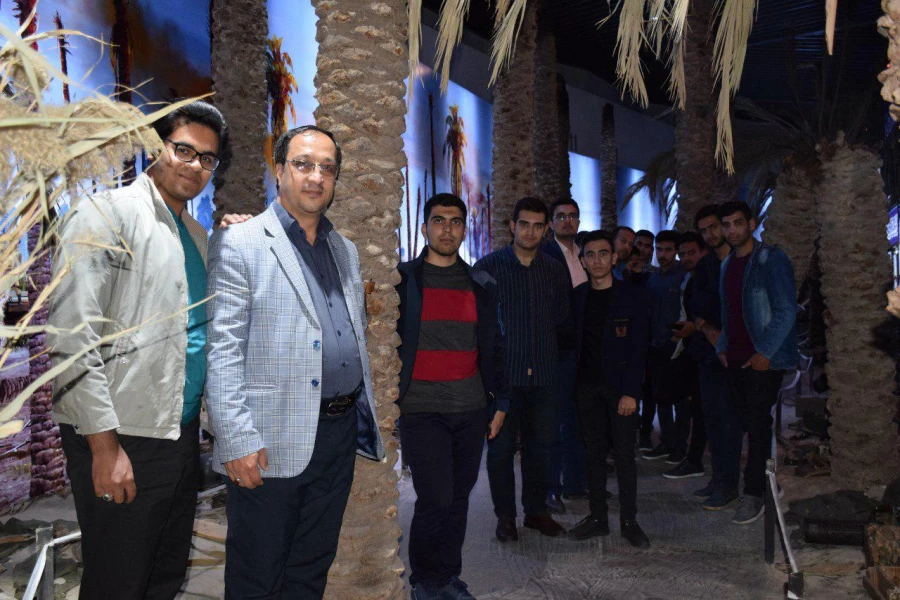 همزمان با هفته سرآمدی آموزش برگزار شد : 
اردوی دانشجویان جهت بازدید از نمایشگاه کتاب تهران 11