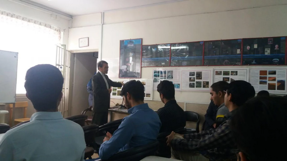 به سرپرستی و راهنمایی استاد زرندی و در راستای درس آموزش ریاضی صورت پذیرفت : 
بازدید دانشجویان آموزش ابتدائی ورودی 95 از خانه ریاضیات نیشابور  5