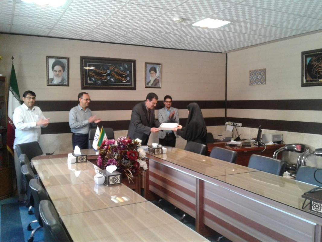 با حضور اعضای شورای صنفی دانشجویان واحد دانشور برگزار شد : 
تقدیر از سرکار خانم اولادی مسئول روابط عمومی واحد دانشور نیشابور  3