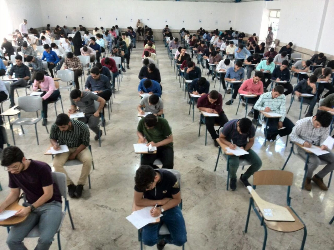 با حضور دانشجویان و اساتید و در پایان نیمسال دوم برگزار شد : 
برگزاری امتحانات پایان ترم از تاریخ 25 خرداد ماه 1398 2