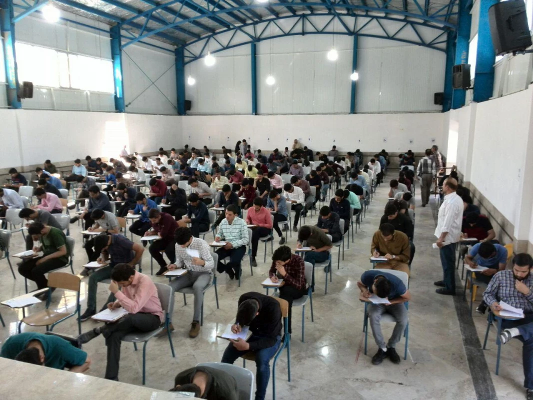 با حضور دانشجویان و اساتید و در پایان نیمسال دوم برگزار شد : 
برگزاری امتحانات پایان ترم از تاریخ 25 خرداد ماه 1398 7