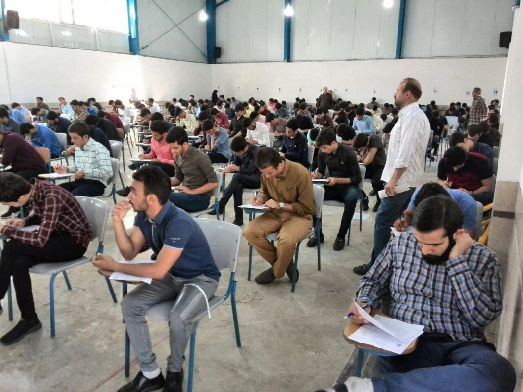 با حضور دانشجویان و اساتید و در پایان نیمسال دوم برگزار شد : 
برگزاری امتحانات پایان ترم از تاریخ 25 خرداد ماه 1398 8