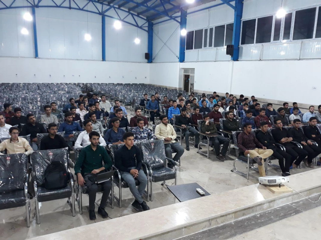 با حضور شورای سرپرستی شبانه روزی واحد دانشور برگزار شد : 
برگزاری جلسه توجیهی مباحث امور شبانه روزی دانشجویان ورودی 98 2