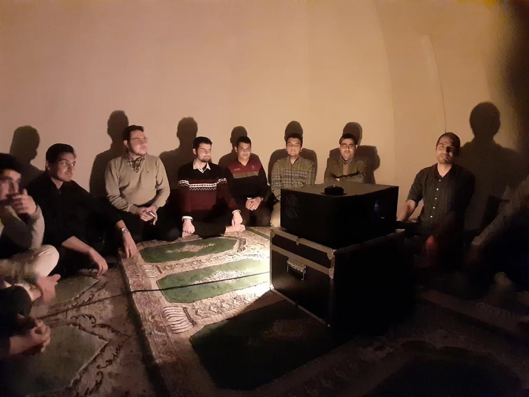 در راستای آشناییِ دانشجومعلمان با  نجوم و ناشناخته های آسمان در دانشگاه فرهنگیان واحد نیشابور برگزارشد:
تماشای آسمان شب در فانوس خیال  4
