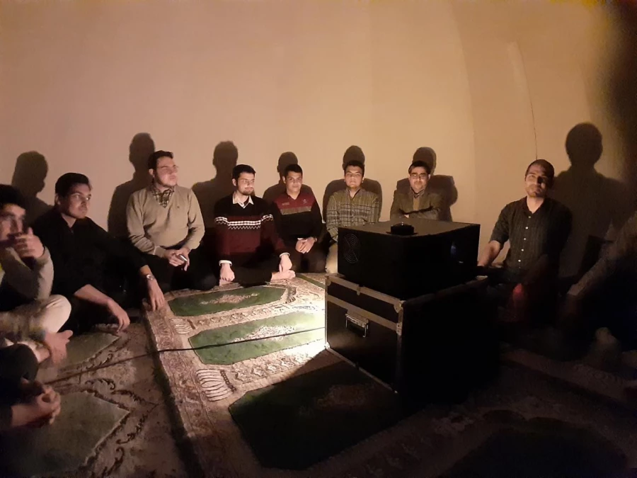 در راستای آشناییِ دانشجومعلمان با  نجوم و ناشناخته های آسمان در دانشگاه فرهنگیان واحد نیشابور برگزارشد:
تماشای آسمان شب در فانوس خیال  4
