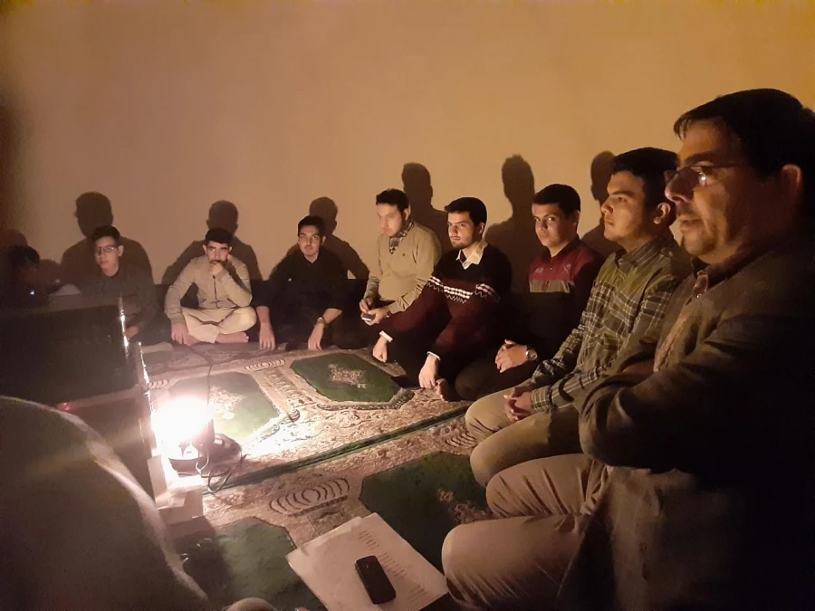 در راستای آشناییِ دانشجومعلمان با  نجوم و ناشناخته های آسمان در دانشگاه فرهنگیان واحد نیشابور برگزارشد:
تماشای آسمان شب در فانوس خیال  5