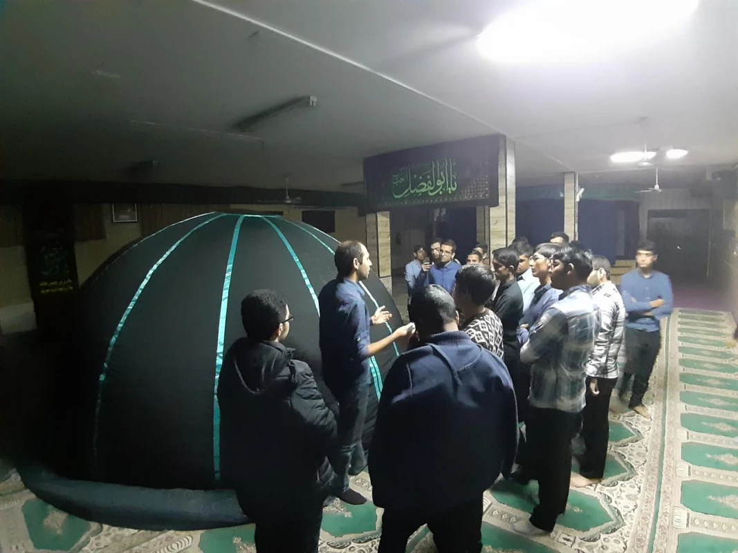 در راستای آشناییِ دانشجومعلمان با  نجوم و ناشناخته های آسمان در دانشگاه فرهنگیان واحد نیشابور برگزارشد:
تماشای آسمان شب در فانوس خیال  8