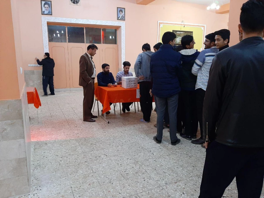 با حضور پرشور دانشجویان برگزار شد : 
برگزاری انتخابات انجمن ورزشی  3