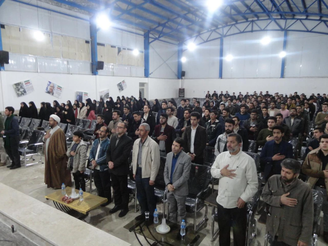 همزمان با هفته بسیج برگزار شد : 
همایش بصیرتی بسیجیان از سلسله نشست های (( غیر قابل اعتماد)) با حضور استاد خلیل موحد  2