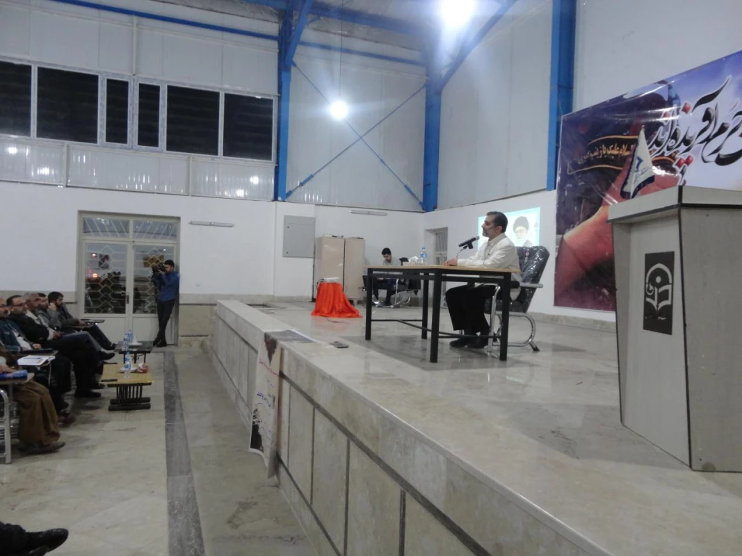 همزمان با هفته بسیج برگزار شد : 
همایش بصیرتی بسیجیان از سلسله نشست های (( غیر قابل اعتماد)) با حضور استاد خلیل موحد  3