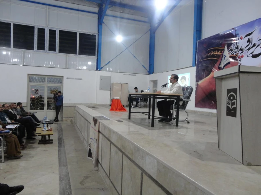 همزمان با هفته بسیج برگزار شد : 
همایش بصیرتی بسیجیان از سلسله نشست های (( غیر قابل اعتماد)) با حضور استاد خلیل موحد  3