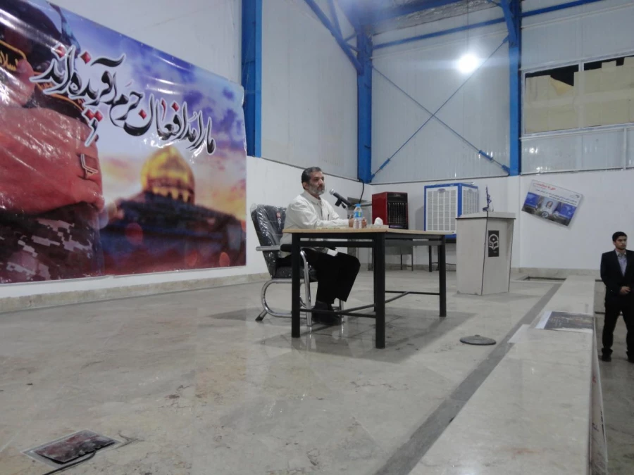 همزمان با هفته بسیج برگزار شد : 
همایش بصیرتی بسیجیان از سلسله نشست های (( غیر قابل اعتماد)) با حضور استاد خلیل موحد  4