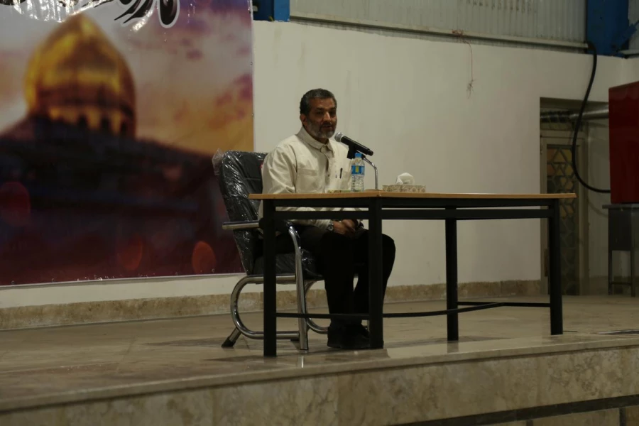 همزمان با هفته بسیج برگزار شد : 
همایش بصیرتی بسیجیان از سلسله نشست های (( غیر قابل اعتماد)) با حضور استاد خلیل موحد  5