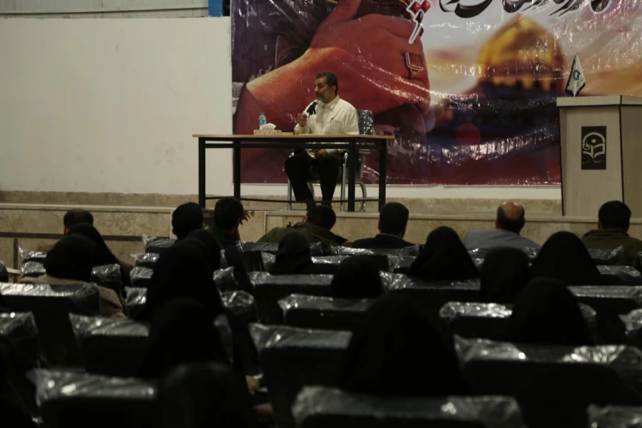 همزمان با هفته بسیج برگزار شد : 
همایش بصیرتی بسیجیان از سلسله نشست های (( غیر قابل اعتماد)) با حضور استاد خلیل موحد  6