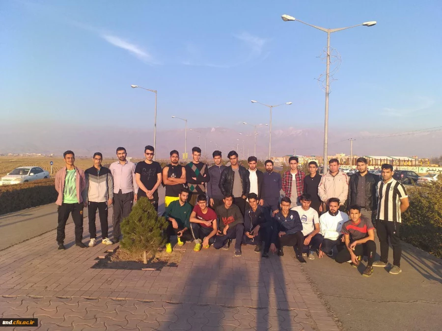 به همت انجمن ورزشی واحد دانشور و همزمان با  فرارسیدن روز دانشجو انجام شد : 
برگزاری مسابقه دو استقامت  3