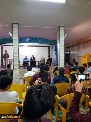 همزمان با روز دانشجو انجام شد : 
جلسه پرسش و پاسخ با حضور مسئولین واحد دانشور پیرامون مسائل صنفی ، رفاهی و آموزشی و پژوهشی