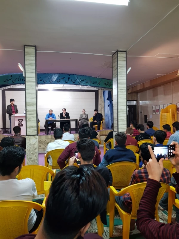 همزمان با روز دانشجو انجام شد : 
جلسه پرسش و پاسخ با حضور مسئولین واحد دانشور پیرامون مسائل صنفی ، رفاهی و آموزشی و پژوهشی 2