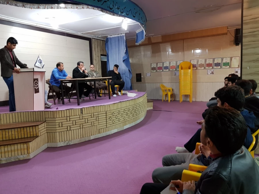 همزمان با روز دانشجو انجام شد : 
جلسه پرسش و پاسخ با حضور مسئولین واحد دانشور پیرامون مسائل صنفی ، رفاهی و آموزشی و پژوهشی 3