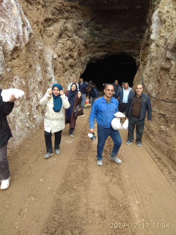 همزمان با هفته پژوهش انجام شد : 
بازدید دانشجویان مقطع کارشناسی ناپیوسته از معادن نمک و فیروزه نیشابور  2