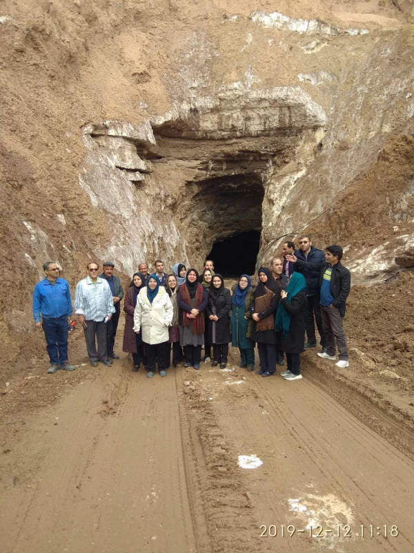 همزمان با هفته پژوهش انجام شد : 
بازدید دانشجویان مقطع کارشناسی ناپیوسته از معادن نمک و فیروزه نیشابور  5