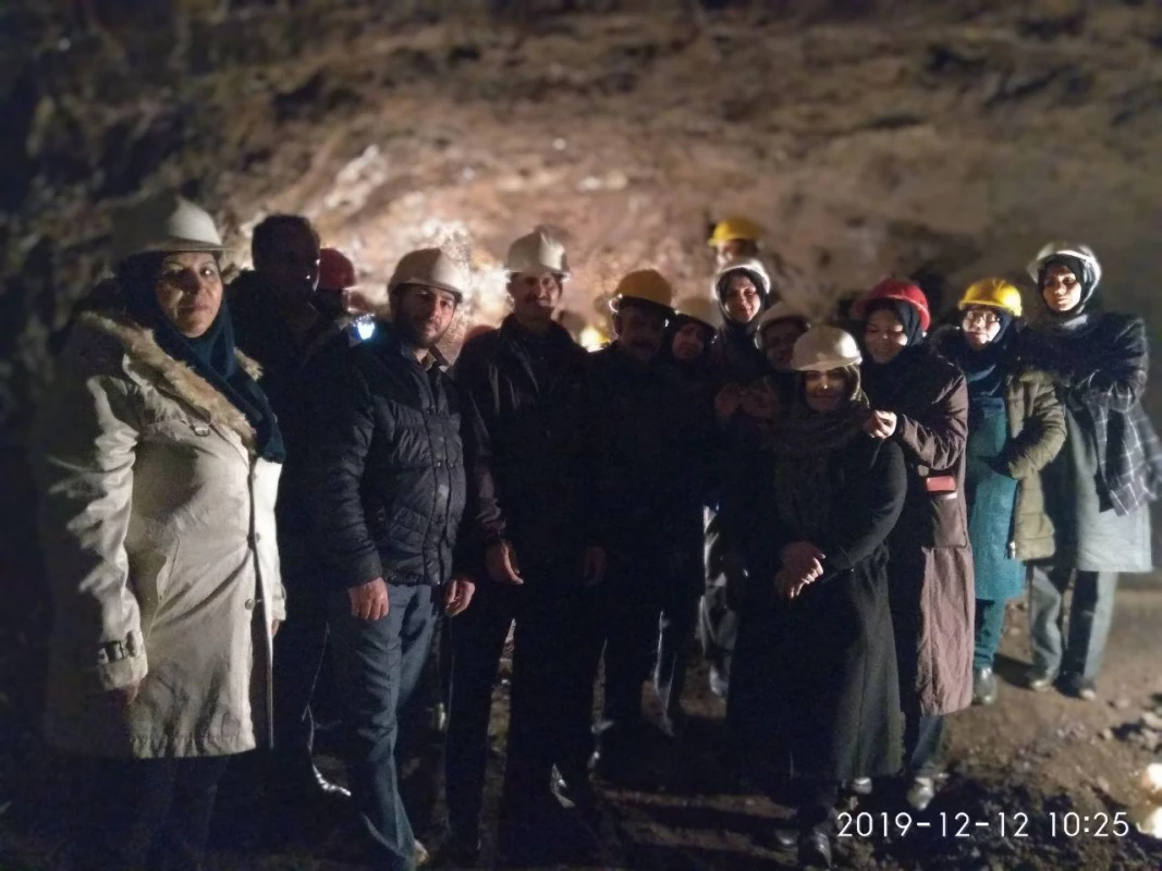 همزمان با هفته پژوهش انجام شد : 
بازدید دانشجویان مقطع کارشناسی ناپیوسته از معادن نمک و فیروزه نیشابور  6