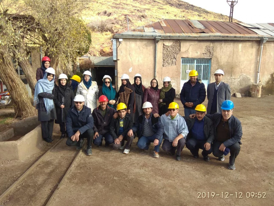 همزمان با هفته پژوهش انجام شد : 
بازدید دانشجویان مقطع کارشناسی ناپیوسته از معادن نمک و فیروزه نیشابور  9