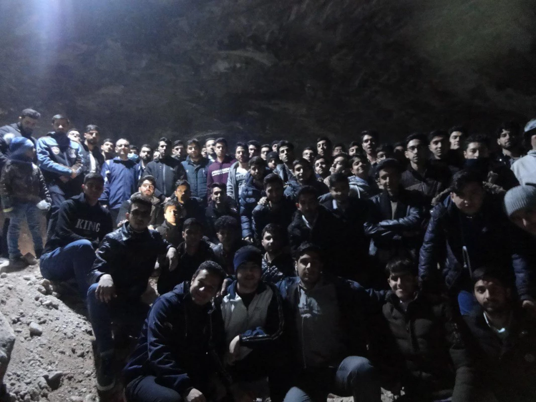 همزمان با هفته پژوهش انجام شد : 
بازدید علمی دانشجویان از معاون فیروزه و نمک شهرستان نیشابور  5